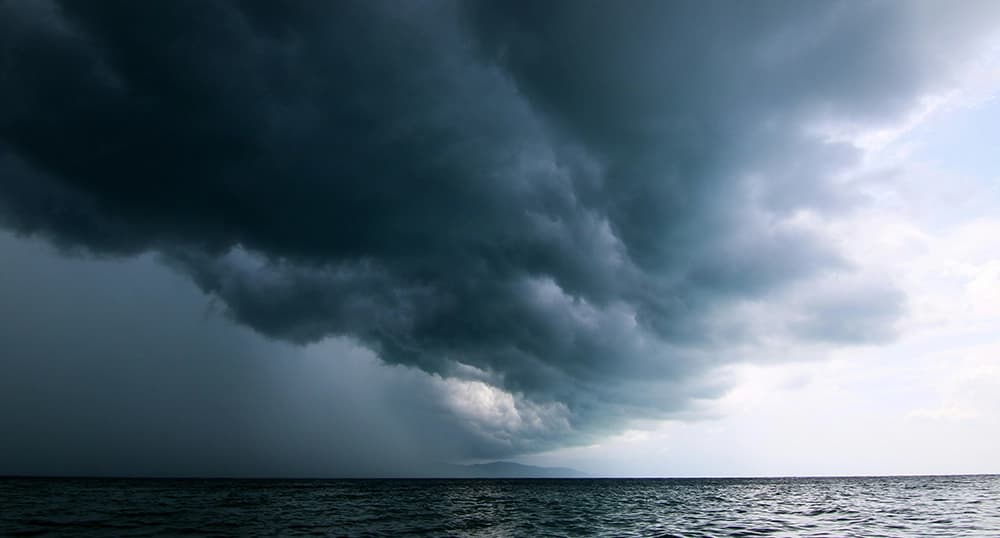 hurricane-causing-rough-waters