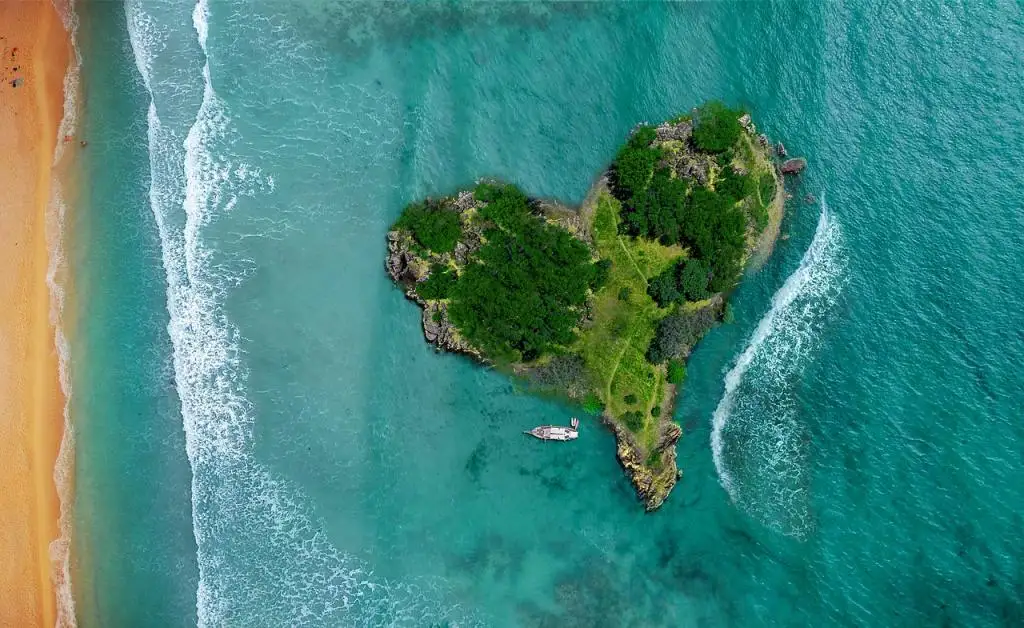 A-heart-island