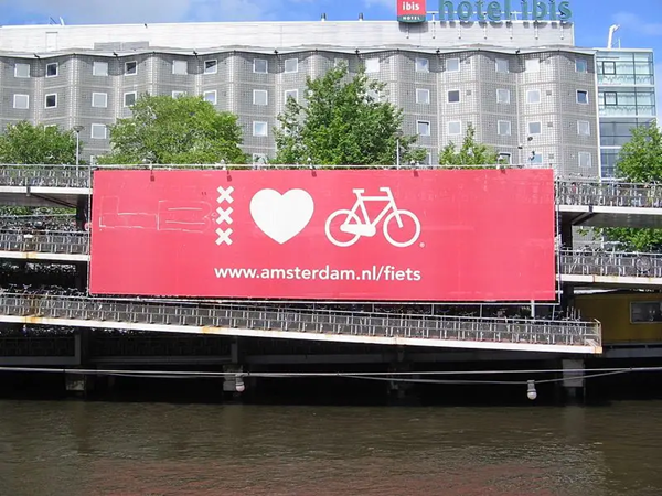 Amsterdam_loves_Bikes_-_panoramio