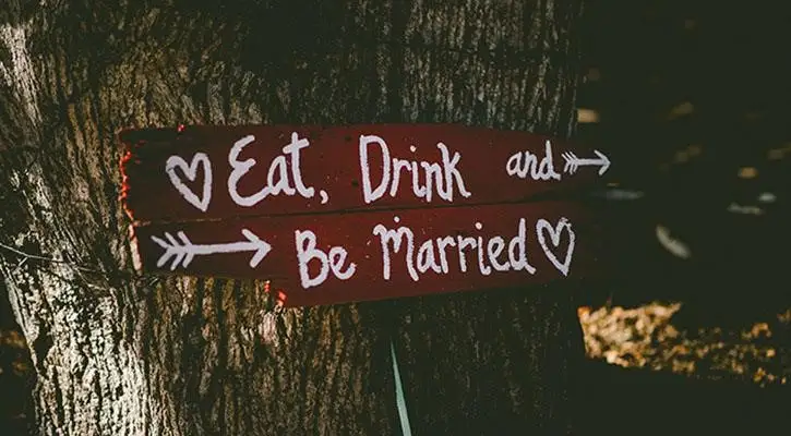 sign-on-tree-says-eat-drinks-and-be-married