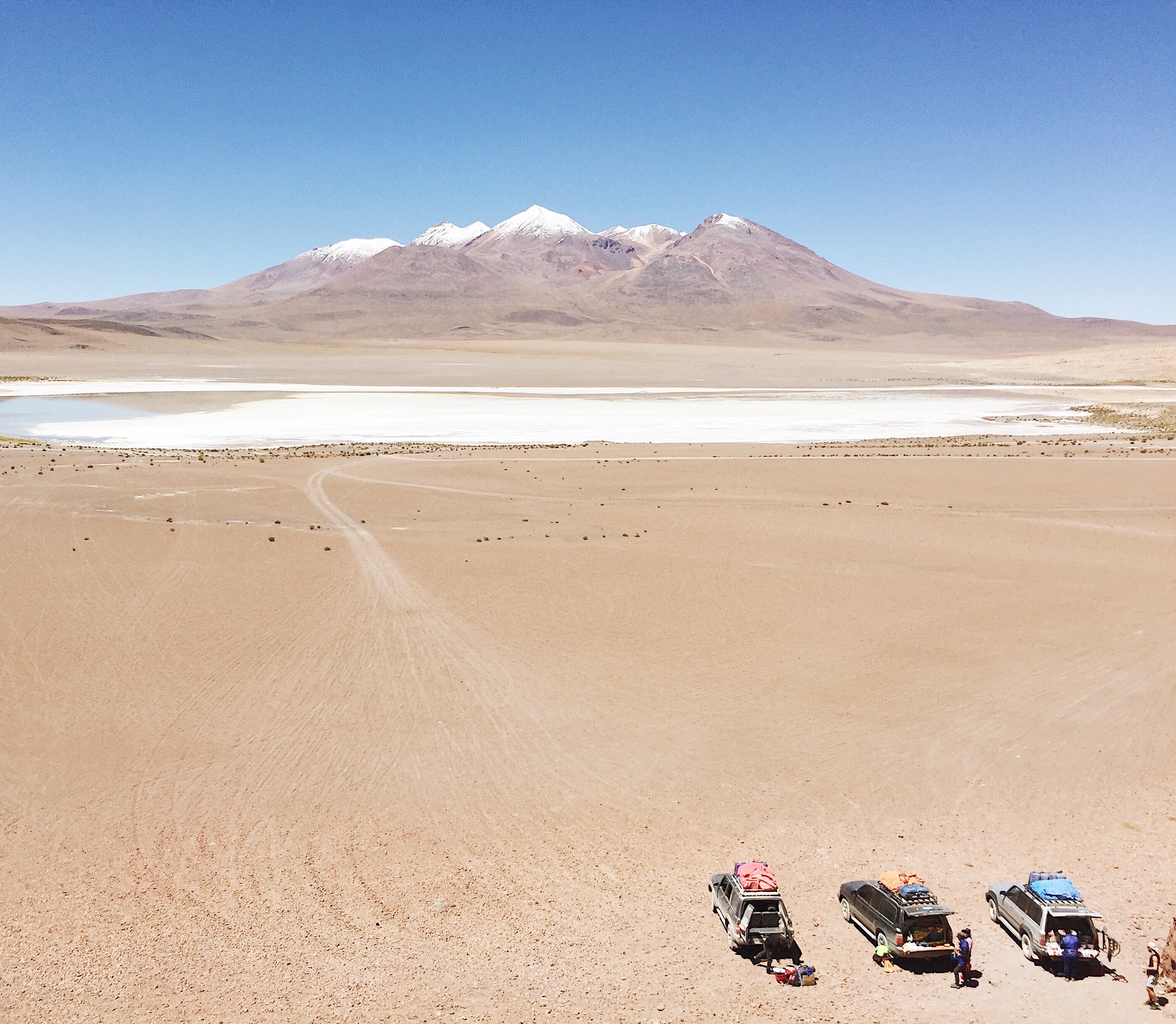 Overhead-shot-of-jeeps-parked-in-the-desert